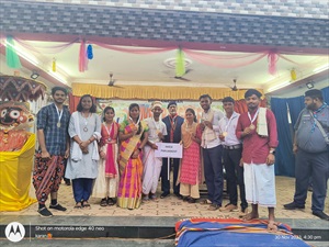Students with State Chief Commissioner after winning gold medal.